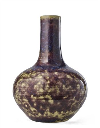 Vaso a bottiglia flambé sui toni color melanzana e giallo
Cina, secolo XX
(h cm