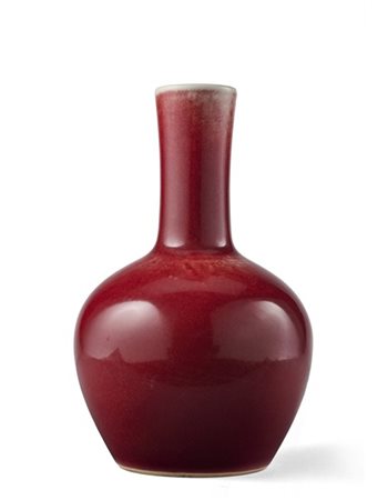 Vaso in porcellana con invetriatura rosso ferro
Cina, dinastia Qing (1644-1912)