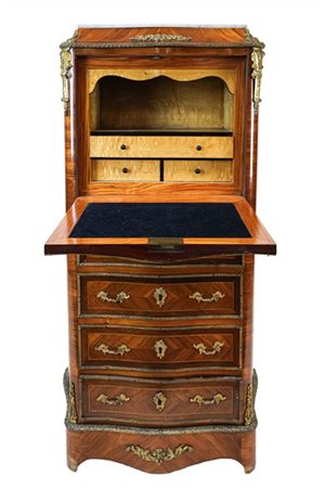 Piccolo secretaire di forma mossa impiallacciato in legni vari e filettato in l