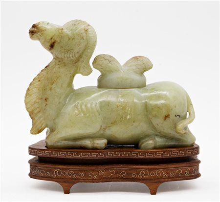 Vaso contenitore in forma di ariete in pietra dura verde 
Cina, dinastia Qing (