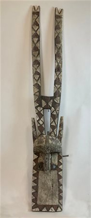 Arte Africana. Bobo, Burkina Faso. Elmo (o casco) in legno scolpito e dipinto i