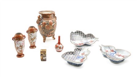 Lotto composto da tre ciotole, coppia di vasetti, un incensiere (mancante di co