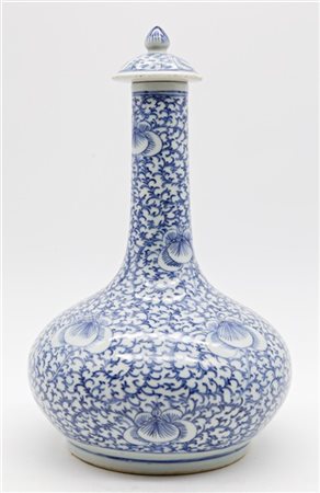 Vaso a bottiglia in porcellana bianca e blu con coperchio, decoro floreale
Cina