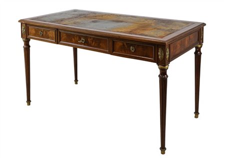 Scrittoio da centro in mogano con tre cassetti nella fascia e gambe rastremate