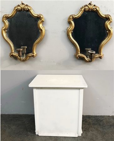 Lotto composto da coppia di applique con cornice in legno dorato a una luce (cm