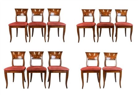 *Gruppo di undici sedie in legno, schienale di forma sagomata con fascia inferi