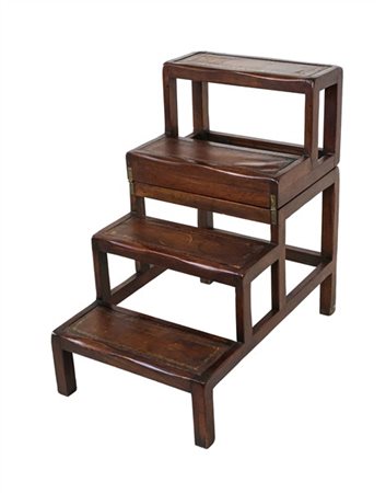 Scaletta da biblioteca reclinabile a quattro gradini rivestiti in pelle impress