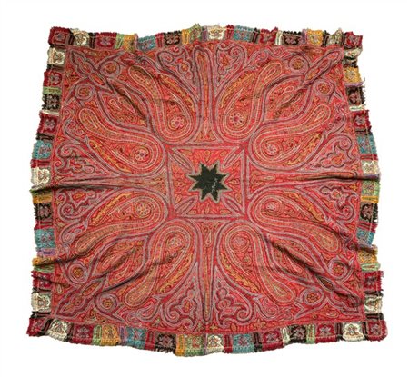 Scialle Kashmir, India, inizio secolo XX. Ricamato a mano su supporto di tela i