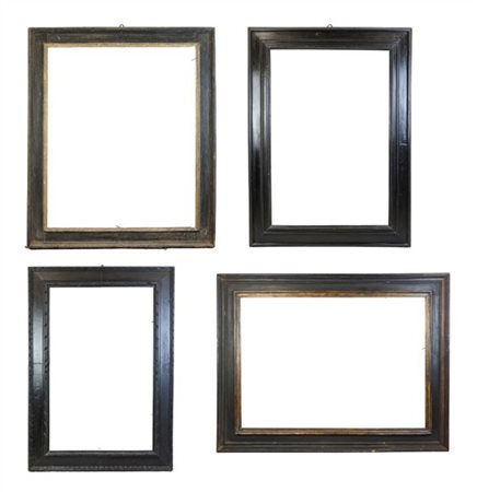 Lotto di quattro antiche cornici a cassetta in legno ebanizzato di misure ed ep