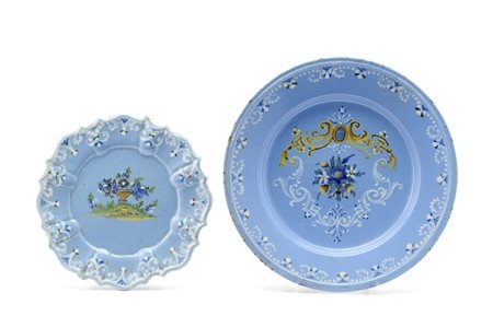 Manifattura di Pavia, secolo XVIII. Lotto composto da un grande piatto e un pia