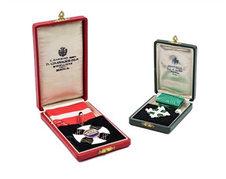 Lotto composto da una Croce da commendatore dell'Ordine della Corona d'Italia e