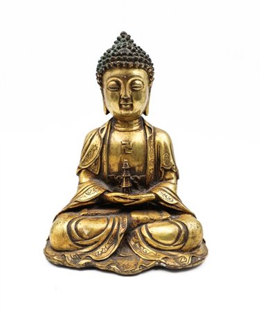 Buddha in metallo dorato. Cina, secolo XX (cm 15x21) (difetti)