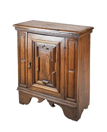 Stipetto in noce ad un'anta pannellata, mobile composto da elementi antichi (cm