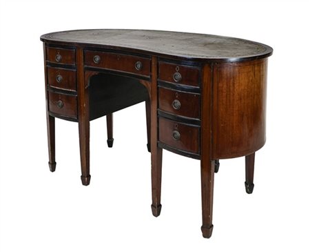 Scrivania da centro a "fagiolo" impiallacciata in mogano con fronte a sette div