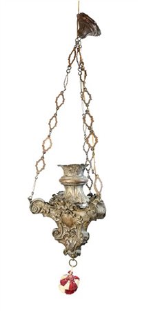 Lampada votiva in metallo sbalzato a volute, secolo XIX. Adattata a lampadario