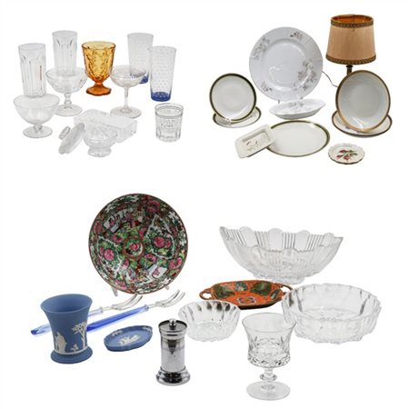 Tre cartoni contenenti numerosi oggetti per la tavola in vetro, ceramica e altr