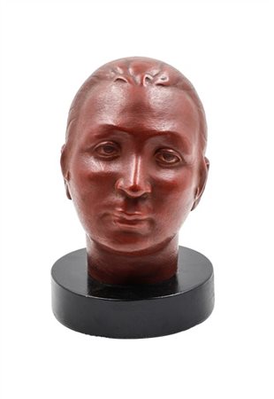 Ignoto, secolo XX. Testa femminile, terracotta dipinta su base in legno (h tot