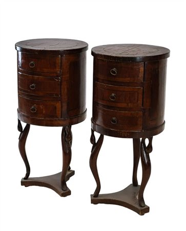 Coppia di mobiletti da centro cilindrici in mogano massello, impiallacciato e f