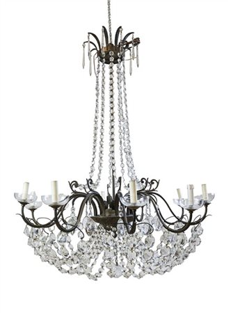 *Lampadario in metallo a dieci bracci e quattordici luci con bobeche e pendenti