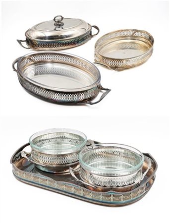 Lotto in metallo argentato composto da un vassoio rettangolare con ringhiera tr