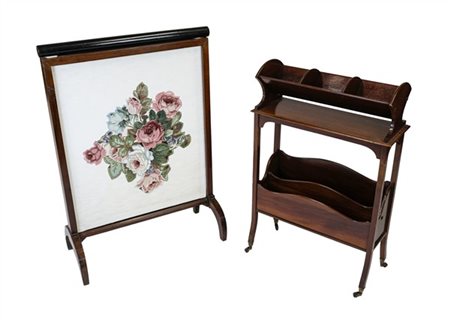 Lotto composto da un portariviste in mogano con piedi muniti di rotelle (cm 53x