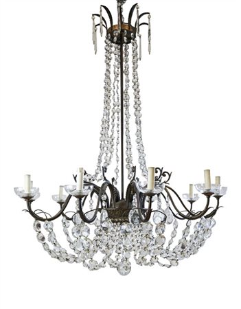 *Lampadario in metallo a dieci bracci e quattordici luci con bobeche e pendenti