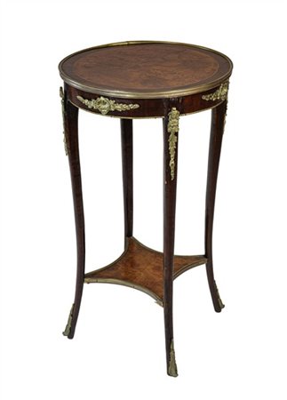 Gueridon circolare a due ripiani impiallacciato in legni vari e filettato in le