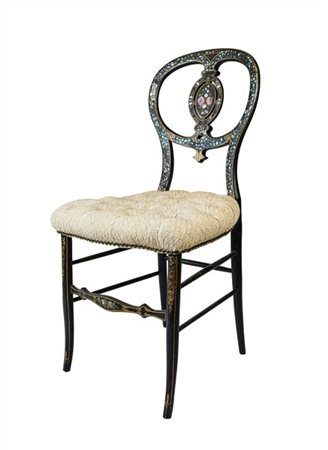 Sedia in legno ebanizzato e dorato con intarsi in madreperla a decoro floreale