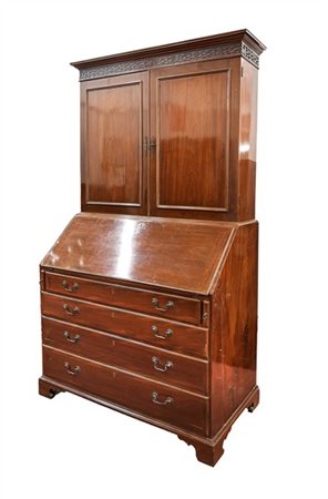 Trumeau in mogano con parte inferiore a quattro diversi cassetti e calatoia che