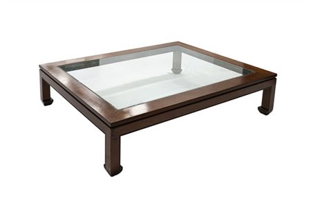 Tavolo basso in legno intagliato centrato da piano in vetro. 
Cina, secolo XIX-