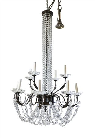 *Lampadario in metallo a dodici luci su doppio ordine, bracci sagomati con bobe