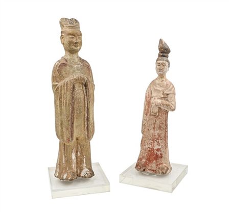 Due figure in terracotta policroma in stile Tang
Cina (h. max cm 45) su basi in