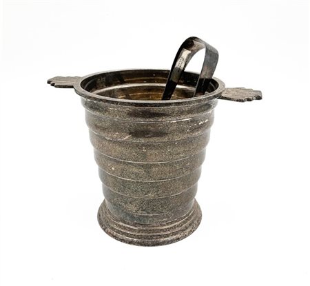 Ralph Lauren. Portaghiaccio in metallo argentato con corpo sbalzato e pinza (h.