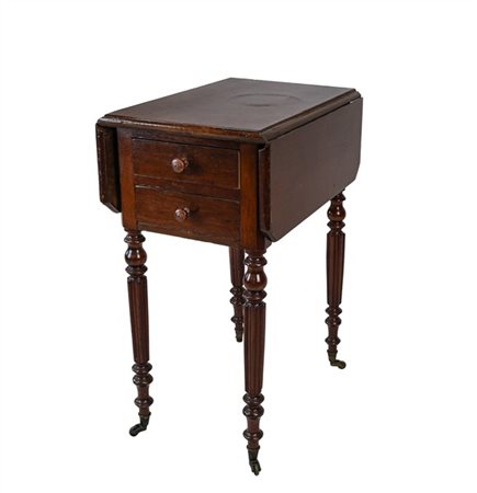 Tavolino ad alette con due cassetti e sportello laterali, gambe tornite e scana