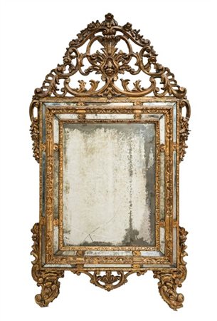 Specchiera con cornice a triplo ordine in legno intagliato e dorato a mecca, de