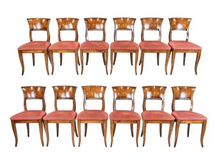 *Gruppo di dodici sedie in legno, schienale di forma sagomata con fascia inferi