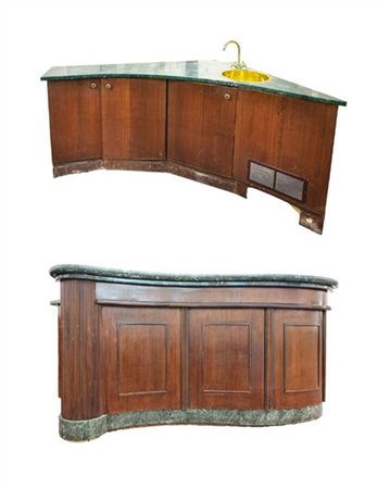 *Lotto composto da un bancone in legno di forma sagomata con profili cannettati