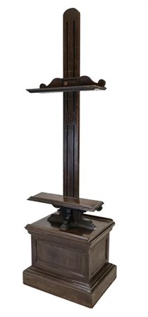 Cavalletto da esposizione con sostegno regolabile e base a plinto. Secolo XIX (