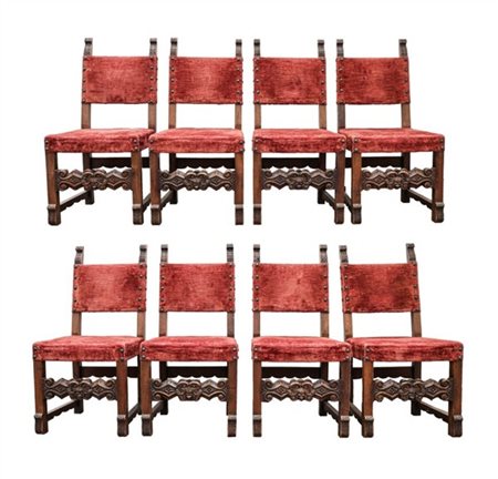 Gruppo di otto sedie in stile secentesco con puntali e fascia sagomati e intagl