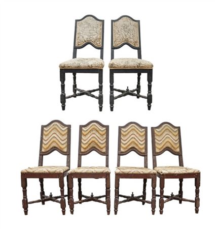 Lotto di sei antiche sedie in legno laccato con schienale mosso, gambe tornite