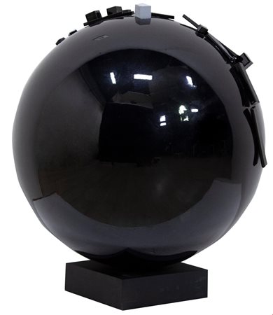 Beppe Bonetti, Variazioni su un errore di Parmenide, 2011, Acciaio verniciato...