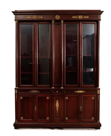  
Vetrina francese in stile impero fine XIX secolo
 Altezza x lunghezza x profondità: 270 x 197 x 57 cm.