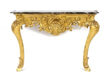  
Tavolo console italiano  Roma, XVIII secolo
 Altezza x larghezza x profondità: 83 x 130 x 68 cm.
