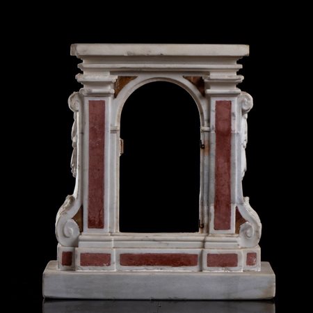  
Tabernacolo Barocco italiano in marmo XVII secolo
 Altezza x larghezza x profondità 38x 35x 15 cm