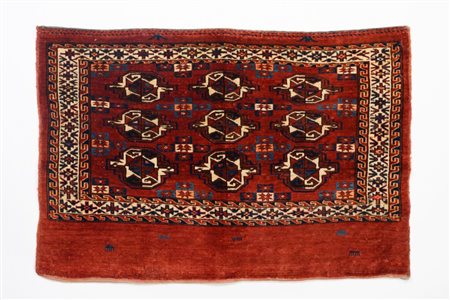  Tappeto Chuval Turkman Seconda metà XIX secolo Altezza x larghezza: 104 x 70 cm