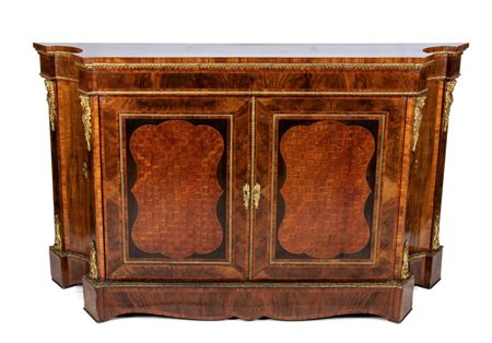  
Servante inglese Vittoriana intarsiata XIX secolo
 Altezza x larghezza x profondità: 111 x 188 x  42 cm