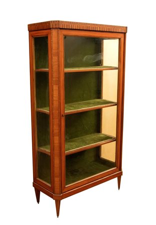  
Vetrina francese intarsiata Inizio XIX secolo
 Altezza x larghezza x profondità: 153 x 81 x 35 cm