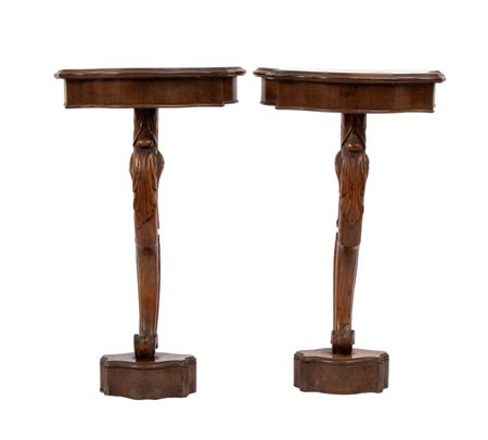  Coppia di console italiane, Luigi XVI Venezia, XVIII secolo Altezza x lunghezza x profondità: 78x47x27 cm