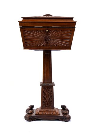  
Tavolino porta tè William IV inglese  XIX secolo
 Altezza x larghezza x profondità 87x48x31 cm