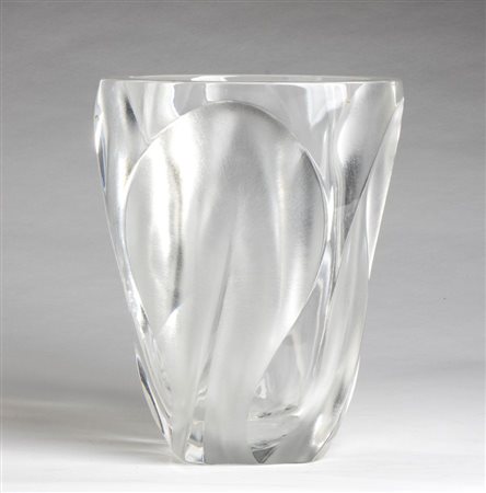 René Lalique
Ay, 1860 - Parigi, 1945  
Vaso Ingrid Francia, anni '60
 Altezza x diametro: 27 x 21 cm